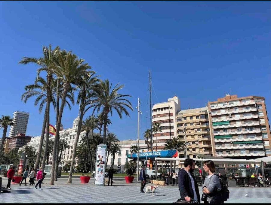 Charming & Spacious Apartment In Historic Centre & Short Walk To Beach Alicante Exterior foto