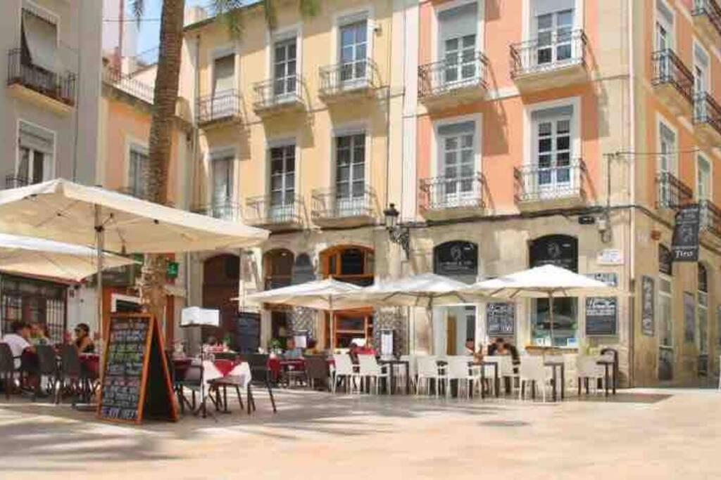 Charming & Spacious Apartment In Historic Centre & Short Walk To Beach Alicante Exterior foto