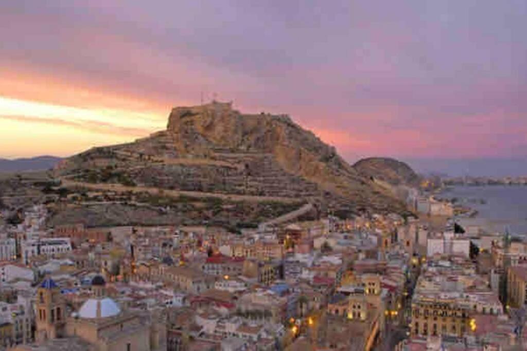 Charming & Spacious Apartment In Historic Centre & Short Walk To Beach Alicante Exterior foto